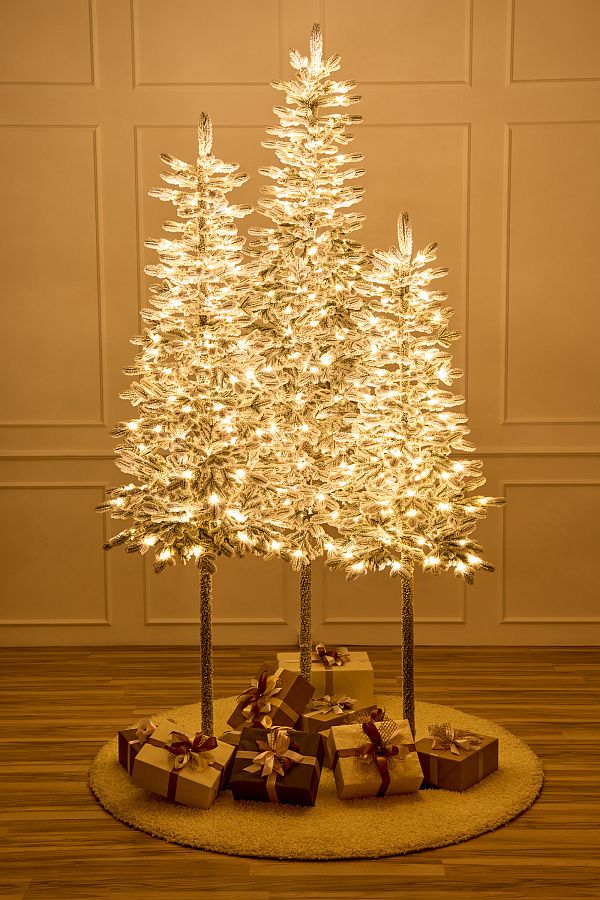 КОРОЛЕВА ТЯНЬ ШАНЯ, ель заснеженная с лампочками (1,8 м)2