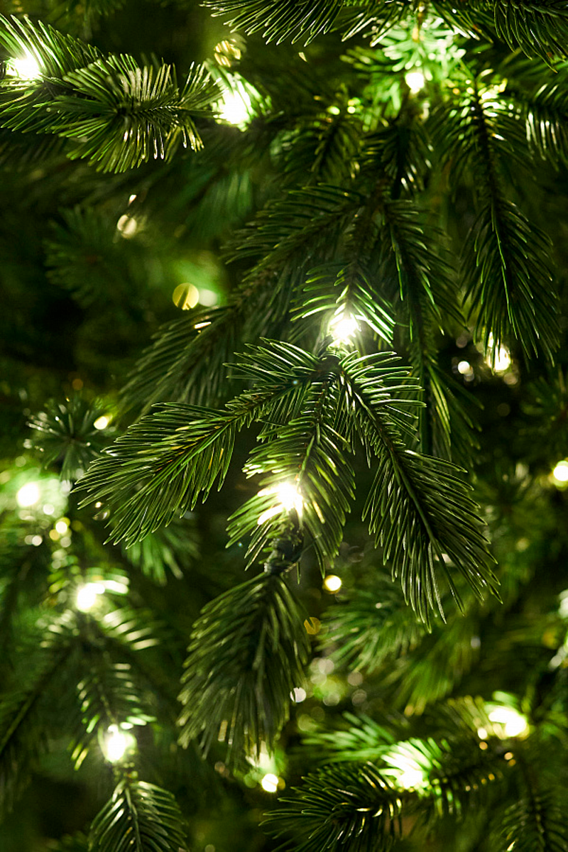 ТАЕЖНАЯ, ель литая с лампочками (2,1 м)2