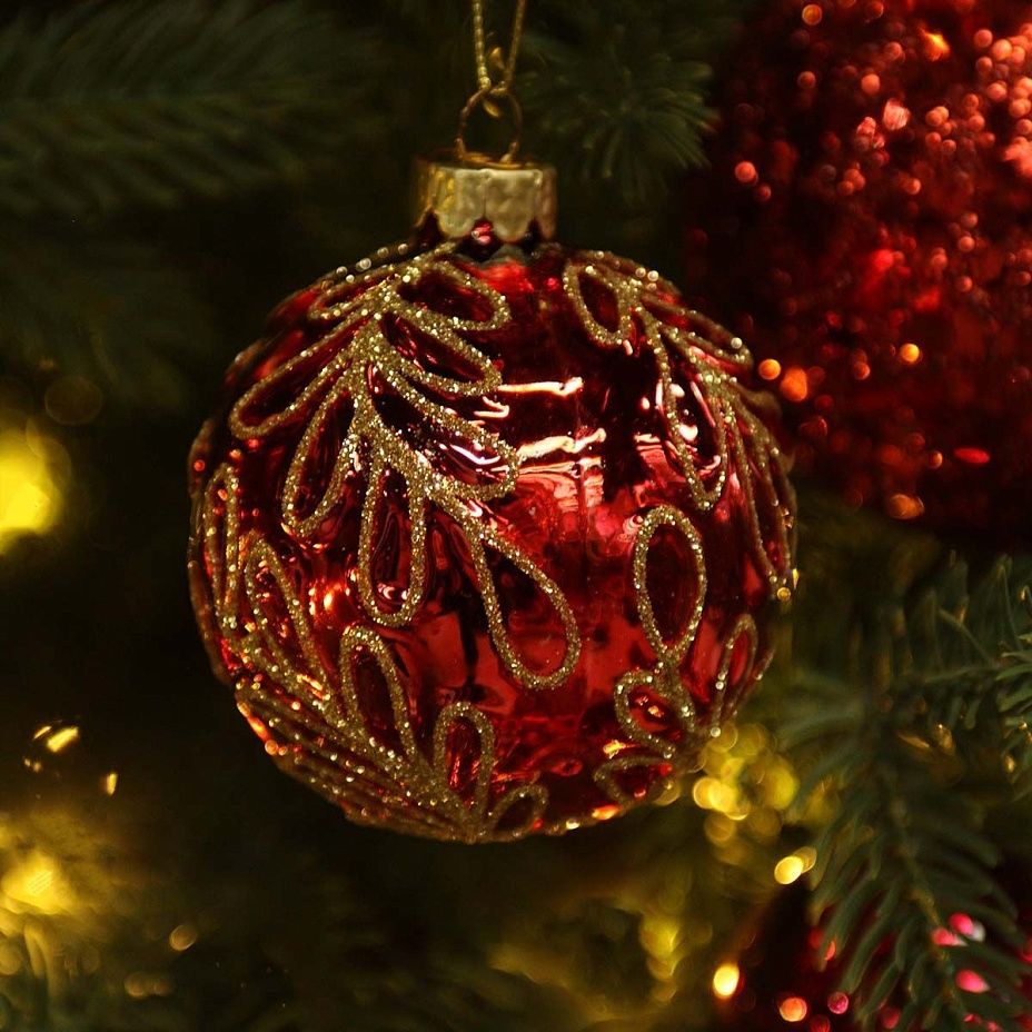 Шар красный золотые веточки 8 см 07672