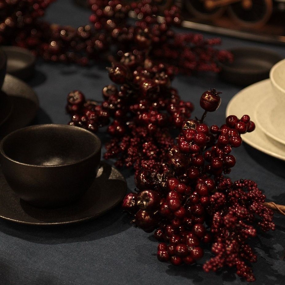 Ветка-гирлянда бордовые ягоды гранаты 180 см2