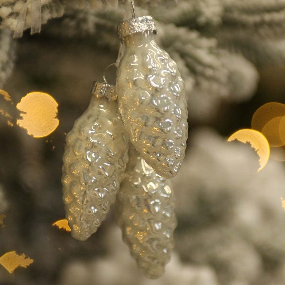 Связка шишек 3 шт - белые 38702