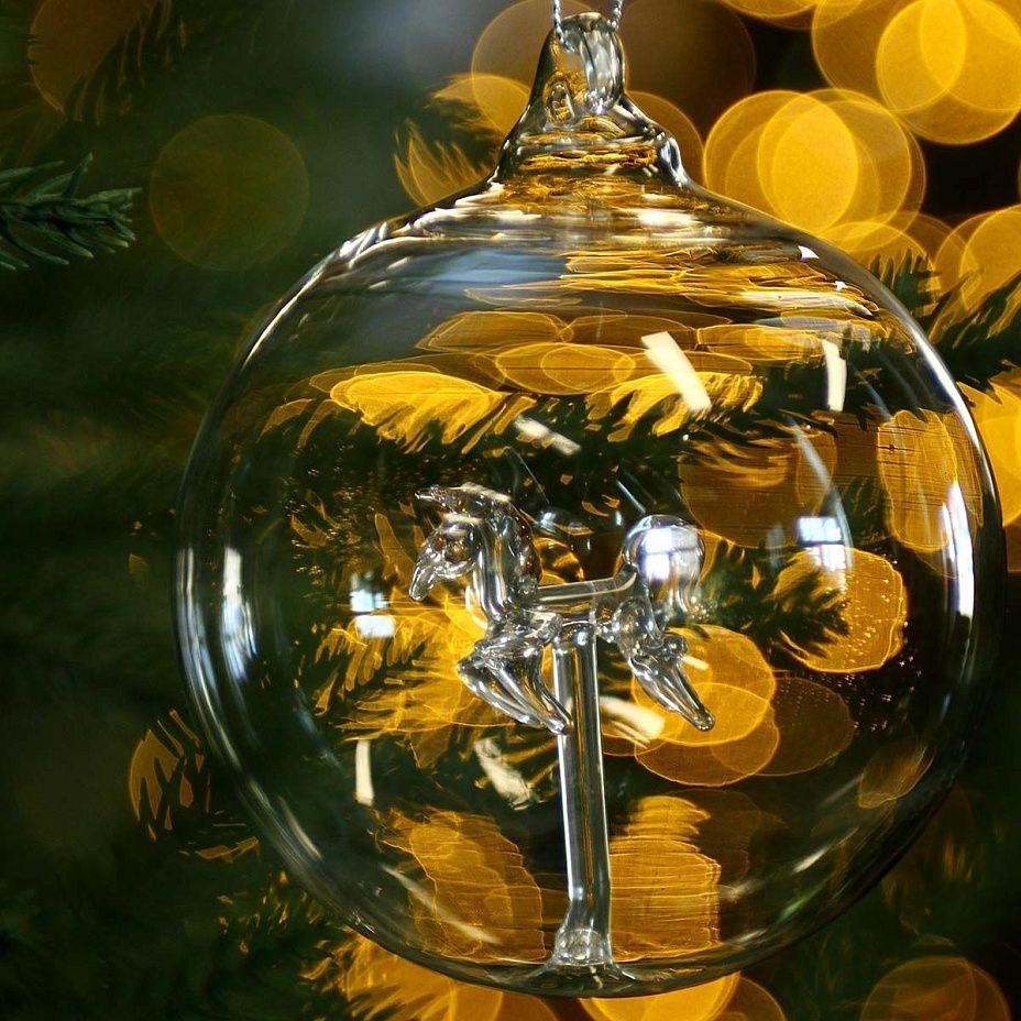 Шар с позолоченной лошадкой 10 см 44622