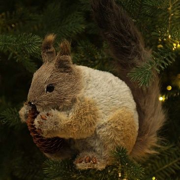 Белка с шишкой коричневая 30x18 см 60771