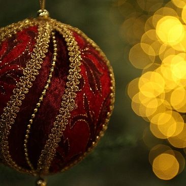 Шар с кисточкой красный с бордо 10 см1