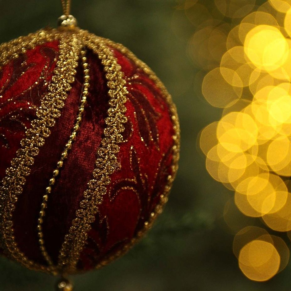 Шар с кисточкой красный с бордо 10 см2