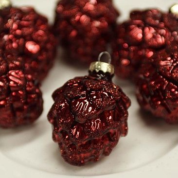 Набор сосновых шишек 6 шт темный бордо1