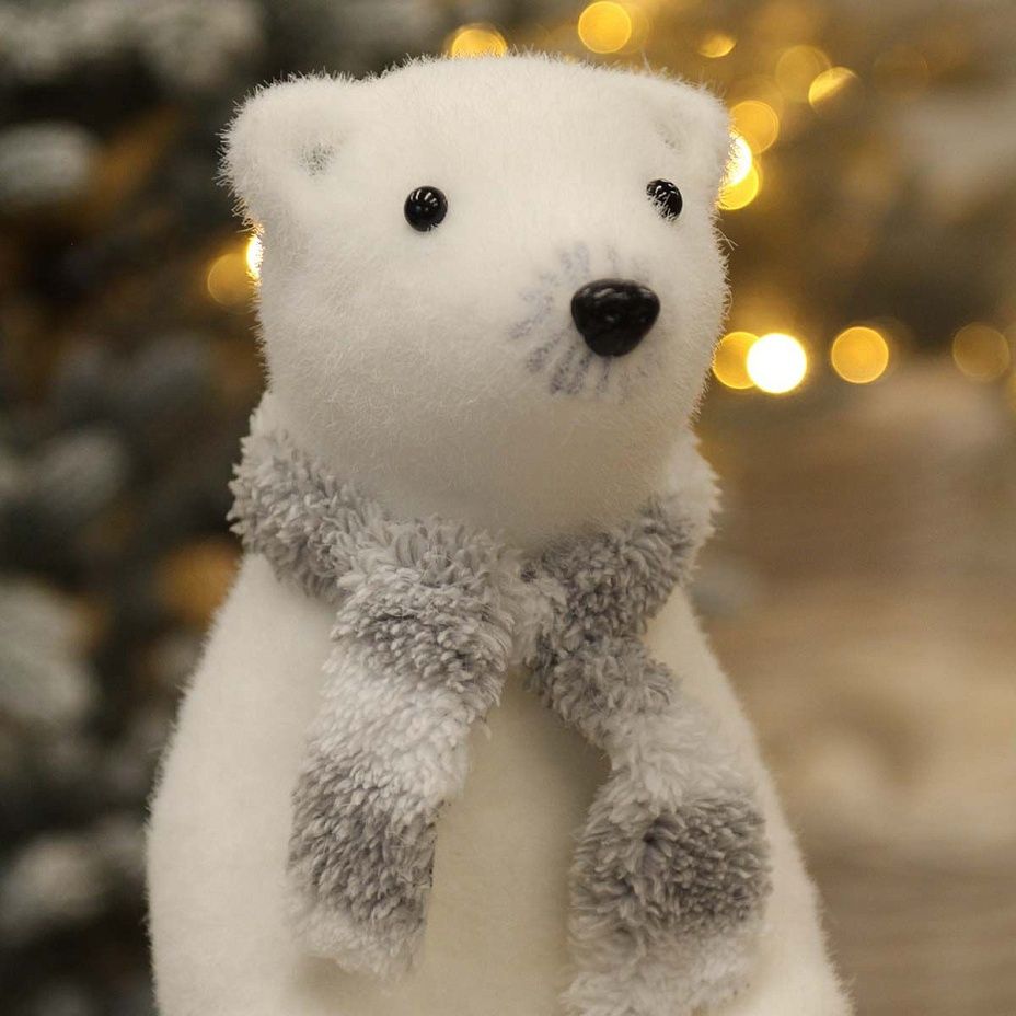 Белый мишка в сером шарфе стоит 40 см2