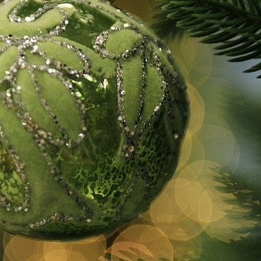 Шар Бархатные листья 8 см зеленый 10121