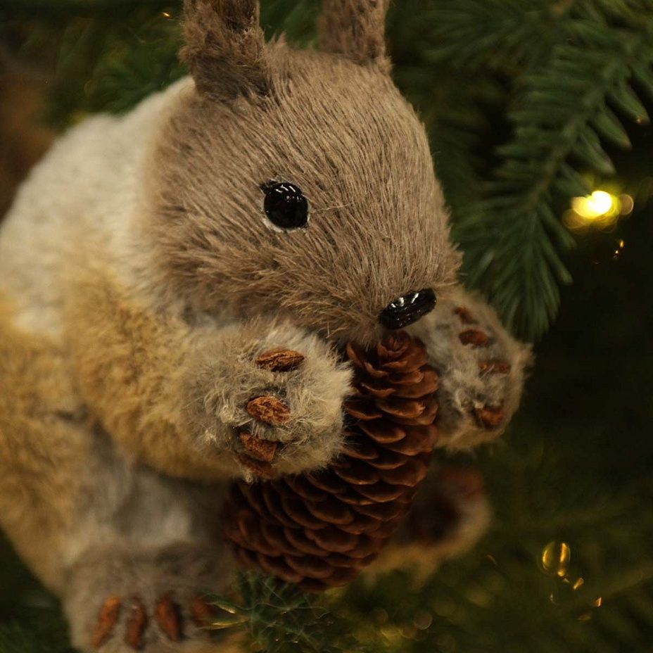 Белка с шишкой коричневая 30x18 см 60772