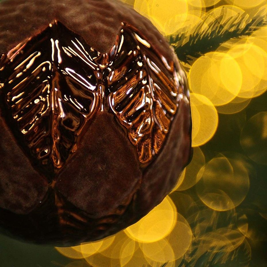 Шар шоколадный с бархатными листьями 10 см 05322