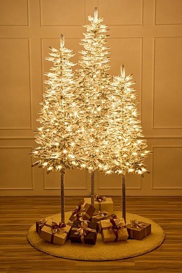 КОРОЛЕВА ТЯНЬ ШАНЯ, ель заснеженная с лампочками (1,8 м)1