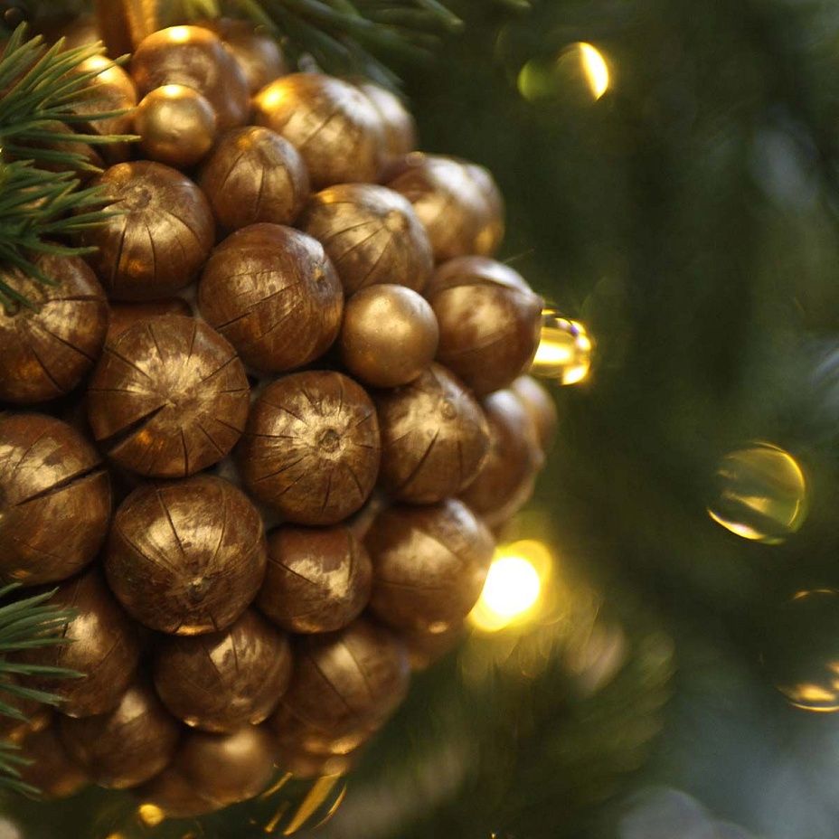 Шар с желудями 10 см натуральный 62632