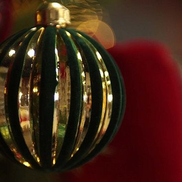 Шар Рубчик золотой с бархатом 10 см 5500 зеленый1