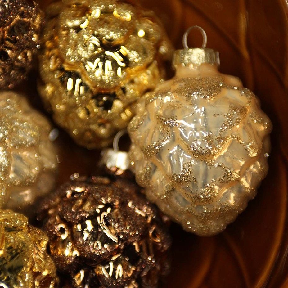 Набор сосновых шишек 6 шт шоколад-жемчуг-золото2