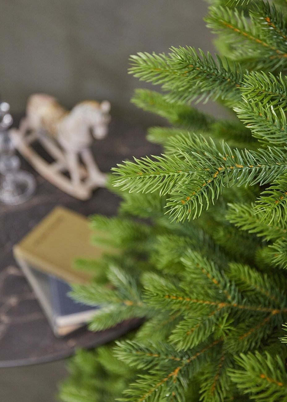 ВОРОНЦОВСКАЯ, ель литая (2,1 м)2