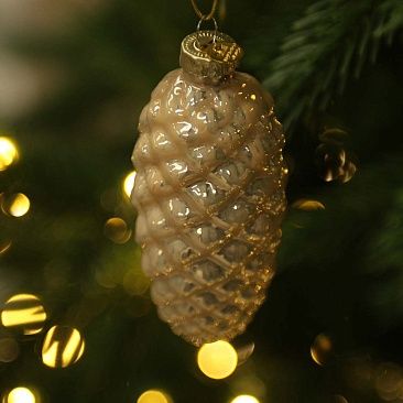 Шишка еловая кремовая 10 см 18431