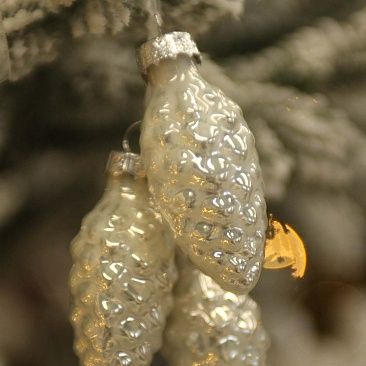 Связка шишек 3 шт - белые 38701