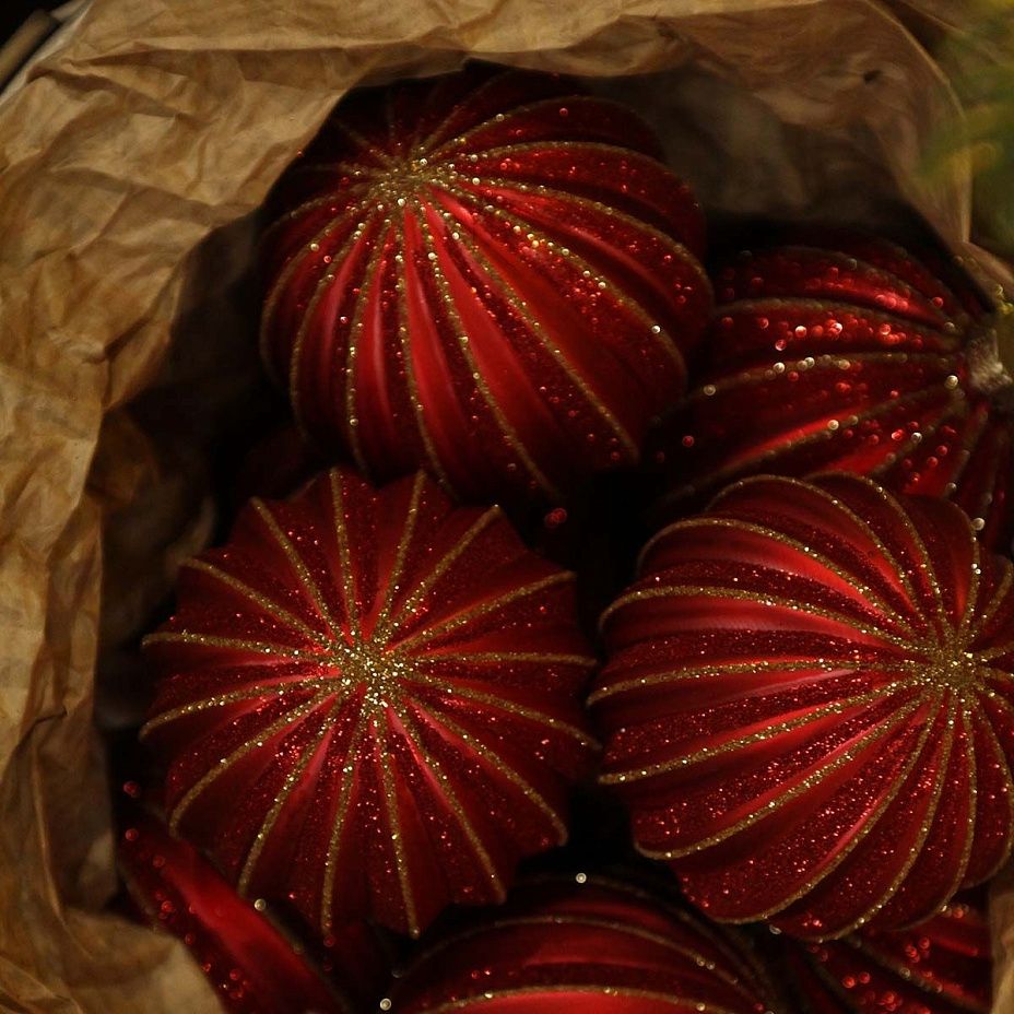 Шар Рубчик красный с блеском 8 см 96572