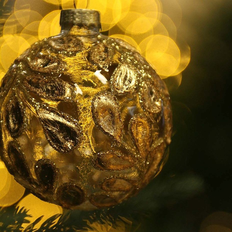 Шар Золотые листья 8 см 55132