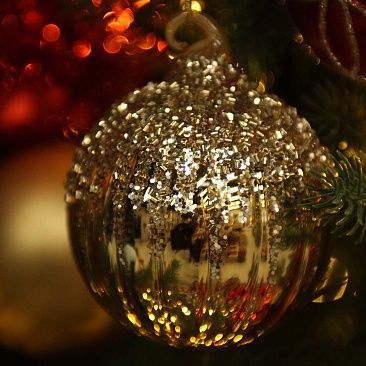 Шар с бисером золотой 8 см 08271