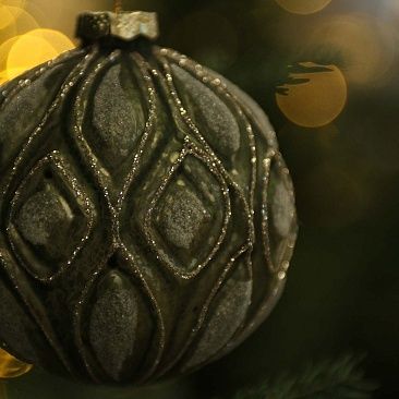 Шар Эллипс оливковый 10 см 56141