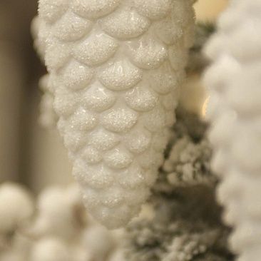 Шишка белоснежная 13 см 88531