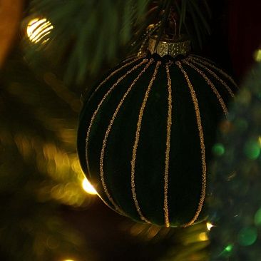 Шар бархат зеленый 8 см 63671