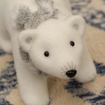 Белый мишка в сером шарфе маленький 35х18 см1
